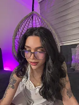 Samantha Bernardo online show from April 18, 4:38 am