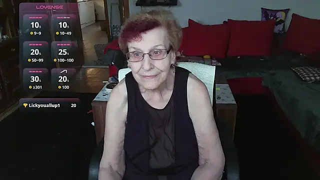 HeisseomaOriginal online show from February 6, 8:07 am