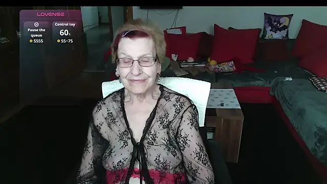 HeisseomaOriginal online show from March 25, 8:20 am