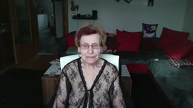 HeisseomaOriginal online show from April 10, 7:13 am