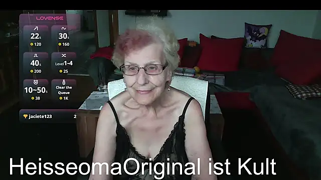 HeisseomaOriginal online show from June 4, 7:14 am