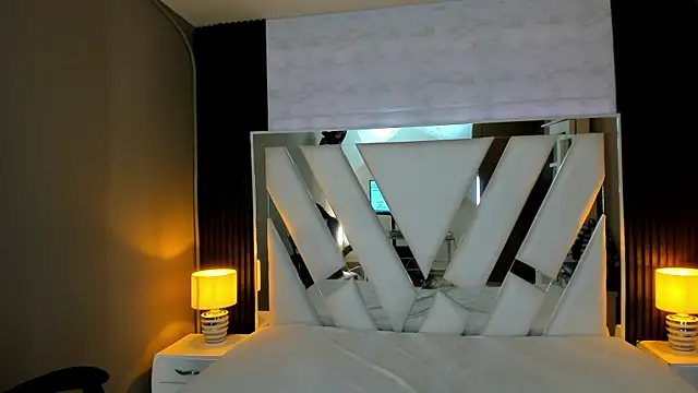 Linda4Petite online show from December 22, 6:05 pm