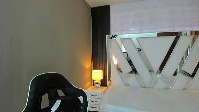 Linda4Petite online show from April 19, 1:43 pm