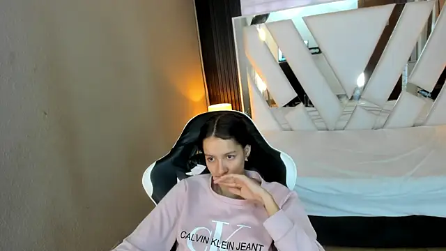 Linda4Petite online show from April 26, 1:42 pm