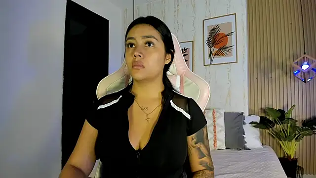 CameronCollins  online show from November 6, 7:26 pm