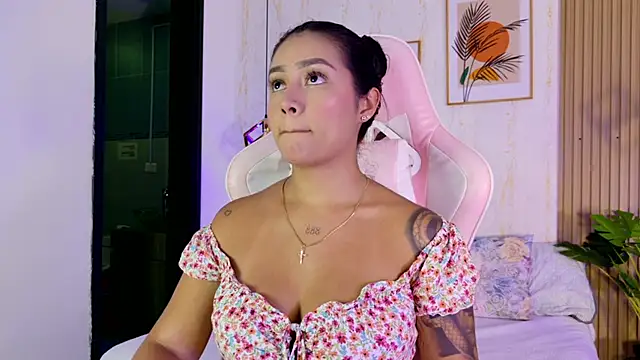 CameronCollins  online show from February 5, 7:51 pm