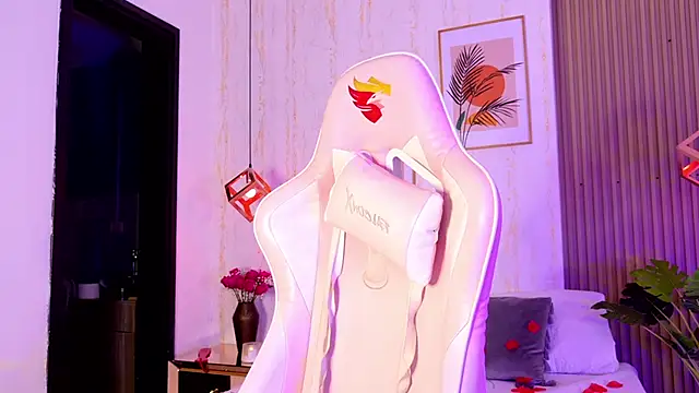 CameronCollins  online show from February 14, 7:43 pm