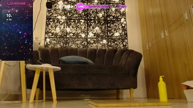 evelaurent online show from May 25, 5:30 pm