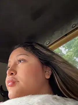 Snapshot of lunablossom_ chatting on December 5, 8:38 pm lunablossom online show from December 5, 8:38 pm