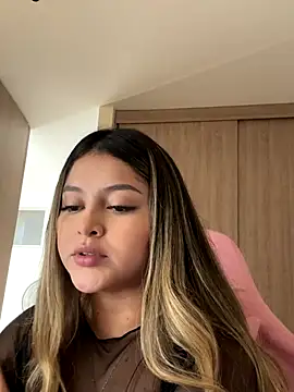 Snapshot of lunablossom_ chatting on December 14, 9:41 pm lunablossom online show from December 14, 9:41 pm