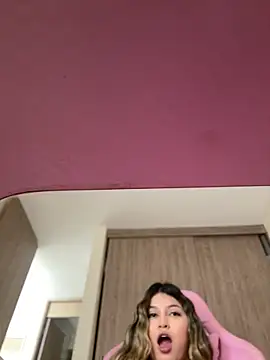 Snapshot of lunablossom_ chatting on December 21, 6:04 pm lunablossom online show from December 21, 6:04 pm