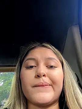 Snapshot of lunablossom_ chatting on January 17, 8:56 pm lunablossom online show from January 17, 8:56 pm