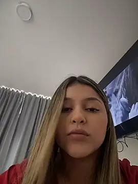 Snapshot of lunablossom_ chatting on February 14, 8:16 pm lunablossom online show from February 14, 8:16 pm