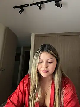 Snapshot of lunablossom_ chatting on March 11, 11:33 pm lunablossom online show from March 11, 11:33 pm