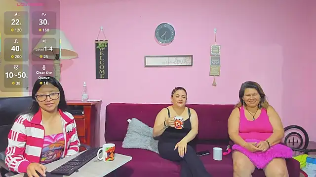 lesbiancuple online show from October 8, 12:25 pm
