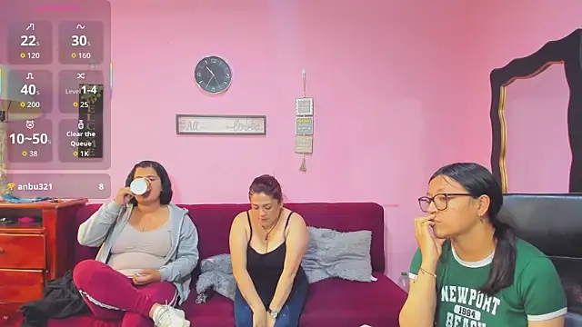 lesbiancuple online show from October 16, 3:35 pm