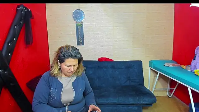 lesbiancuple online show from October 28, 12:25 am