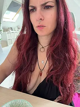 LunaMoongirl online show from August 5, 1:47 pm