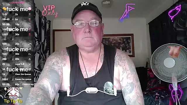 Snapshot of HOTANAL chatting on April 26, 2:20 am HOTANAL online show from April 26, 2:20 am