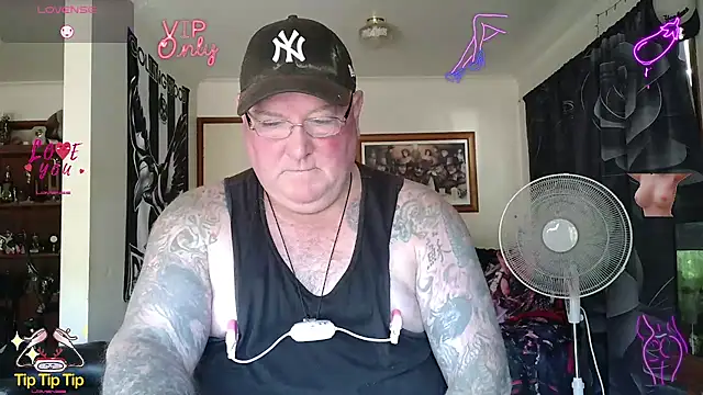 Snapshot of HOTANAL chatting on April 28, 2:27 am HOTANAL online show from April 28, 2:27 am