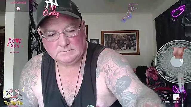 Snapshot of HOTANAL chatting on May 2, 2:27 am HOTANAL online show from May 2, 2:27 am