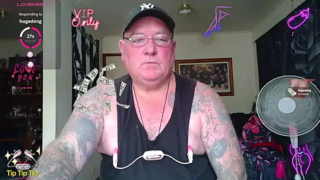 Snapshot of HOTANAL chatting on May 3, 1:44 am HOTANAL online show from May 3, 1:44 am