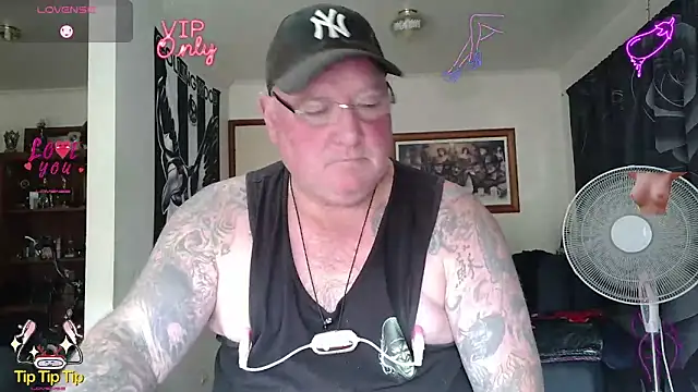 Snapshot of HOTANAL chatting on May 12, 3:25 am HOTANAL online show from May 12, 3:25 am