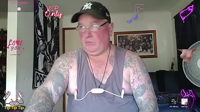 Snapshot of HOTANAL chatting on May 17, 2:20 am HOTANAL online show from May 17, 2:20 am