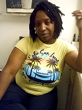 Snapshot of markquanna chatting on July 9, 3:32 am markquanna online show from July 9, 3:32 am