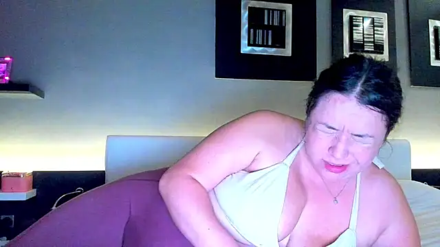 isabella rossse online show from March 8, 9:29 pm