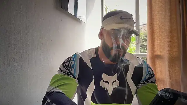 romeolovedark online show from April 9, 7:30 pm