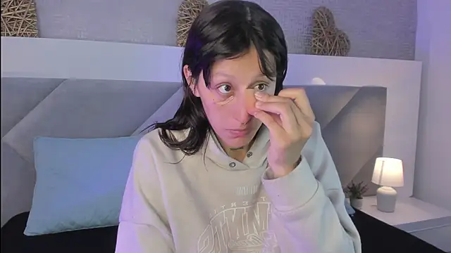 Mariana Joness online show from April 7, 2:45 am