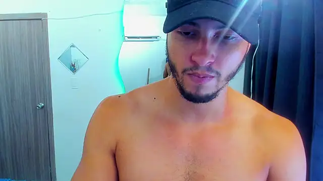 Snapshot of Kris_Khalifa69 chatting on June 11, 12:32 am Kris Khalifa69 online show from June 11, 12:32 am