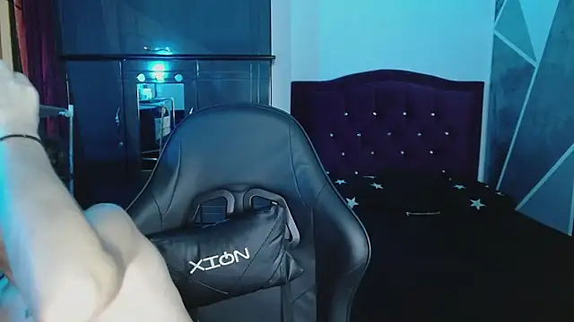 littlextreme online show from April 14, 12:16 am