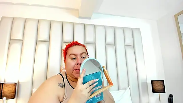 aandreaperez online show from September 12, 11:32 am