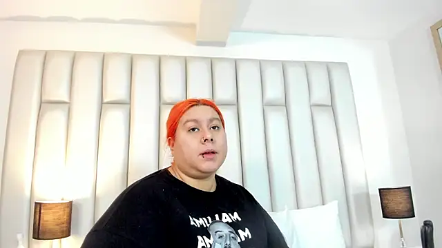 aandreaperez online show from September 13, 11:32 am