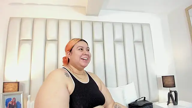 aandreaperez online show from October 22, 11:43 am