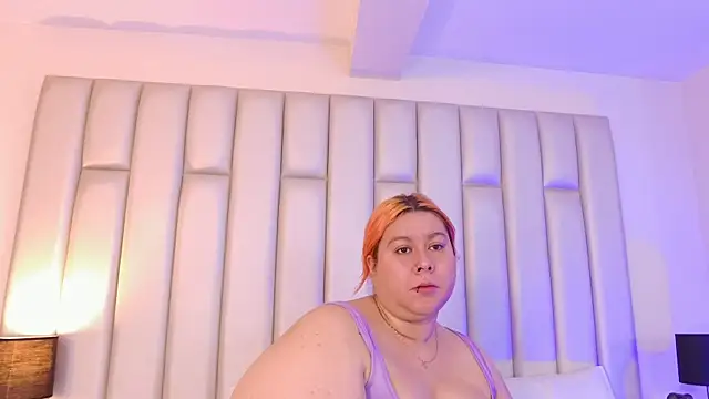 aandreaperez online show from December 5, 11:41 am