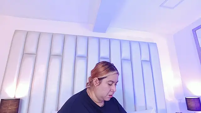 aandreaperez online show from February 4, 1:06 pm