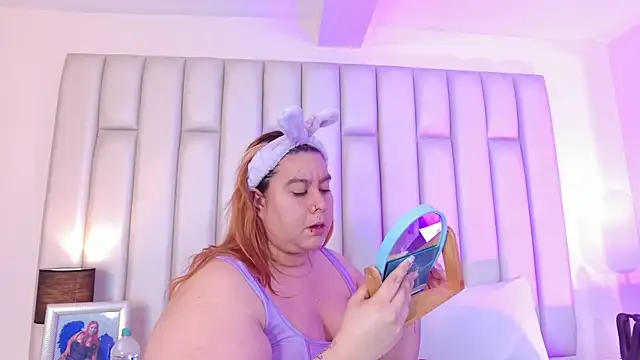 aandreaperez online show from February 10, 11:47 am