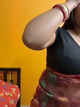 wow-wow-sexy online show from April 5, 6:05 pm