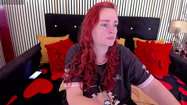 Snapshot of SinFulTitsDD chatting on June 19, 12:31 pm SinFulTitsDD online show from June 19, 12:31 pm