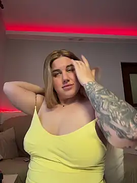 Snapshot of Emma_meii chatting on October 22, 2:06 pm Emma meii online show from October 22, 2:06 pm