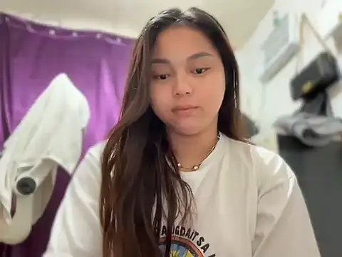 Snapshot of SweetieAngelx chatting on March 9, 9:52 pm SweetieAngelx online show from March 9, 9:52 pm