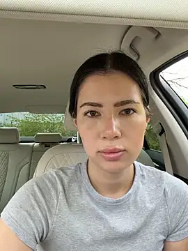 clairewntr online show from April 18, 9:46 am