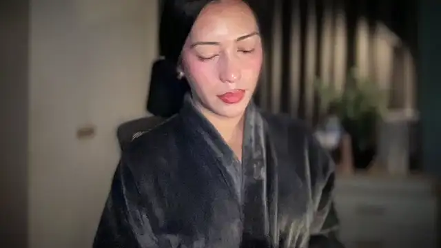 Jasmine Elcock online show from April 15, 8:10 am