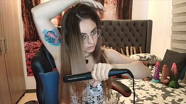 Snapshot of sofia23dirty chatting on June 27, 10:04 pm sofia23dirty online show from June 27, 10:04 pm