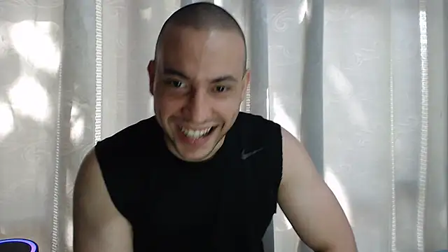 Snapshot of Armando_2002 chatting on November 7, 6:19 pm Armando 2002 online show from November 7, 6:19 pm