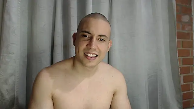 Snapshot of Armando_2002 chatting on November 13, 1:26 am Armando 2002 online show from November 13, 1:26 am