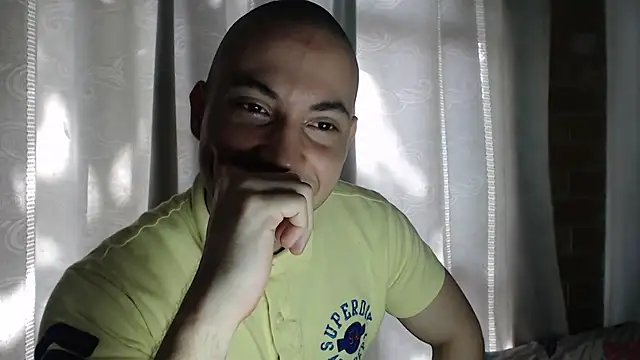 Snapshot of Armando_2002 chatting on November 13, 6:29 pm Armando 2002 online show from November 13, 6:29 pm